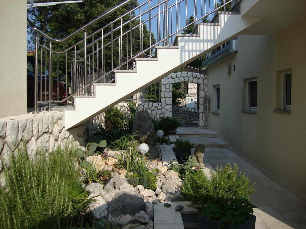Apartments Ilona Novi Vinodolski Exterior photo